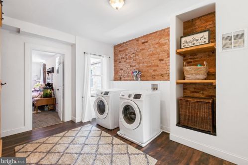 10 Locust St, Lancaster PA  17602-3608 exterior