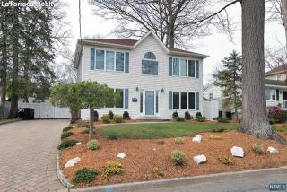 65 Pinecrest Ter, Wayne, NJ 07470-5158