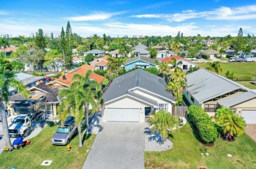 679 96 Ave, Naples FL 34108-2463 exterior