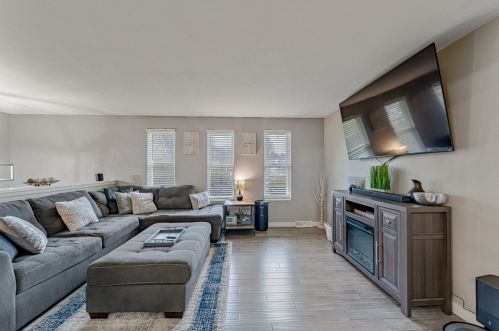 1521 Greendale Dr, Pittsburgh PA  15239-1143 exterior