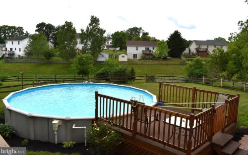 9 Potomac St, Littlestown, PA 17340-1534