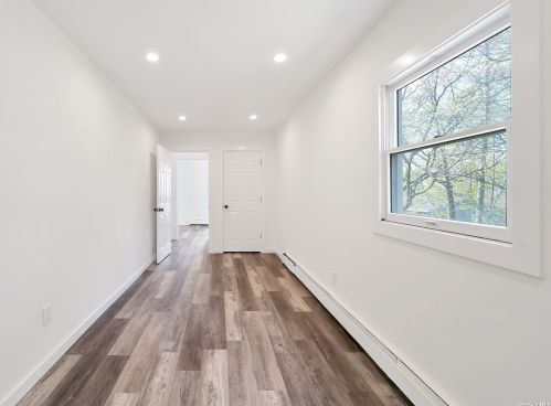 936 Harding St, Bohemia NY 11716-2102 exterior