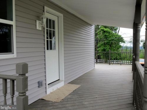 1547 Farmington Ave, Pottstown PA 19464-1401 exterior