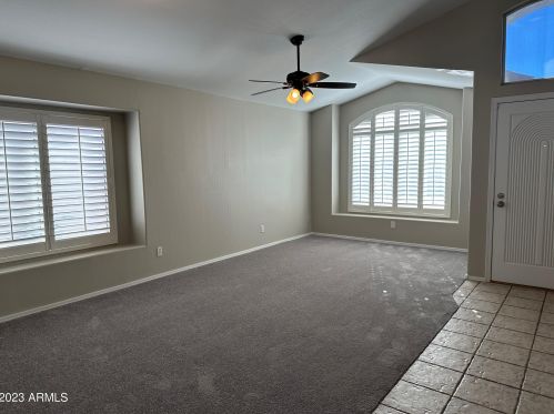 906 Blackhawk Dr, Phoenix, AZ 85024-4169