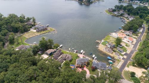 952 Eagle Lk Dr, Kalamazoo MI 49009-8429 exterior