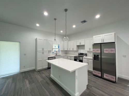 2243 Mariposa Ave, Fort Pierce, FL 34952-7402