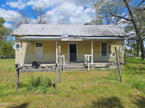 109 Bell St, Enfield, NC 27823-1404