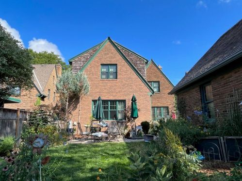 725 Lk Vw Ave, Milwaukee WI 53217-4857 exterior