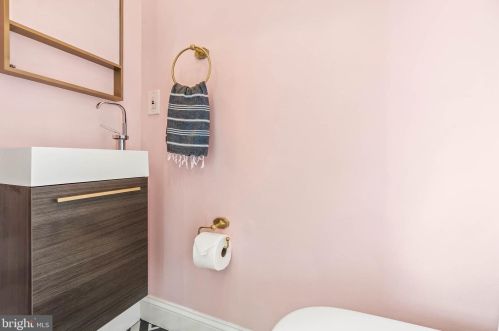 1265 Owen Pl, Washington DC 20002-2807 exterior