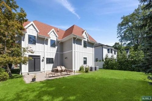 64 Day Ave, Tenafly, NJ 07670-1441