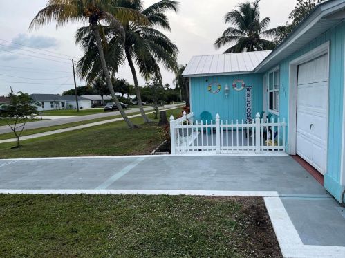 201 Thornhill Dr, Fort Pierce FL  34984-4467 exterior