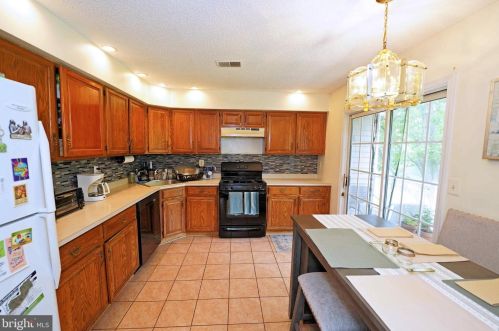 46 Lehavre Ct, Trenton NJ  08619-4723 exterior