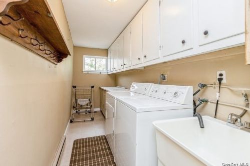 81 Gannet Dr, Commack NY 11725-4904 exterior