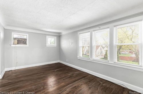 17213 Wood St, Melvindale MI 48122-2200 exterior