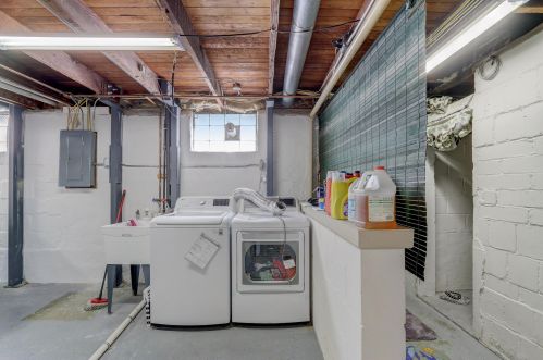 2015 94, Milwaukee WI 53227-1403 exterior