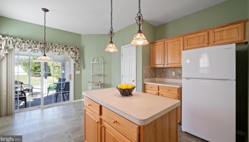 36 Bear Meade Dr, Trenton NJ 08691-3360 exterior