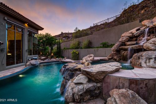 13841 Cyn Dr, Phoenix AZ 85016-2403 exterior