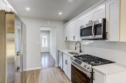 14 Gannet Dr, Commack NY 11725-4903 exterior