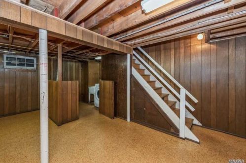 14 Bennett Ave, Huntington Station NY 11746-2839 exterior