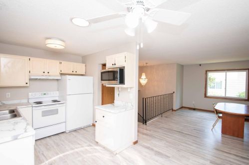 7171 17th St, Saint Paul, MN 55128-5406