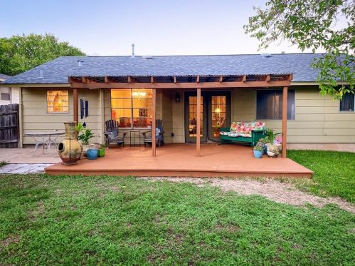 907 Connecticut Dr, Austin TX  78758-7420 exterior