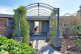 7014 56 Ave, Seattle WA  98178-2218 exterior