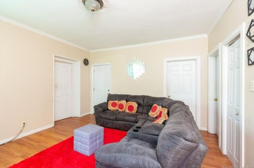 34 Lincoln St, New Britain CT 06052-1638 exterior