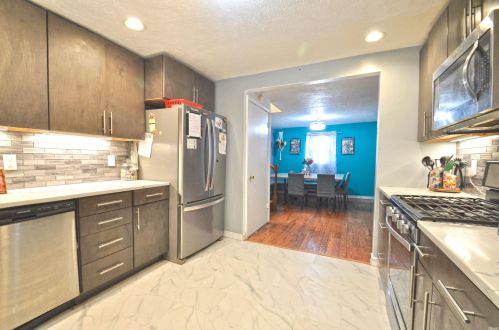 214 Lawrence St, Mishawaka IN 46545-6123 exterior