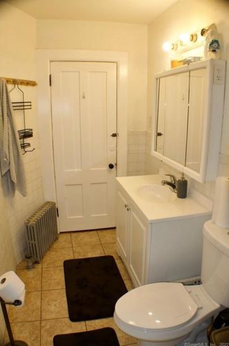 23 Walnut St, Enfield CT 06082-3519 exterior