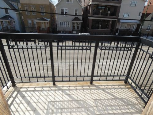 3031 Clybourn Ave, Chicago IL 60618-8007 exterior