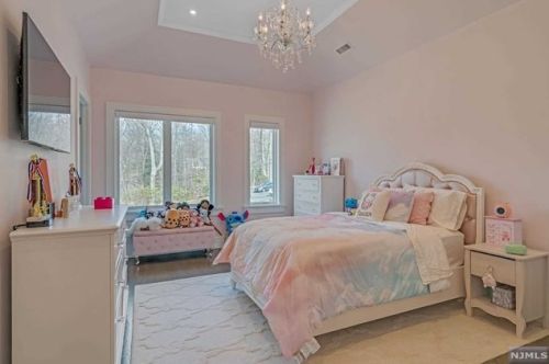 19 Duck Pond Rd, Demarest NJ  07627-2305 exterior