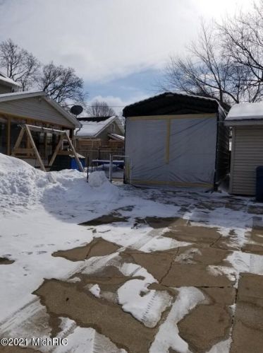 301 Cecil St, Glendora MI 49107-1706 exterior