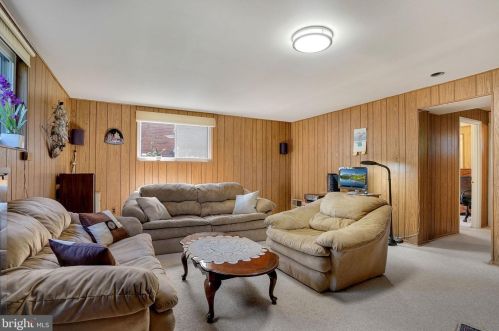 814 Whittington Ter, Silver Spring MD 20901-1056 exterior