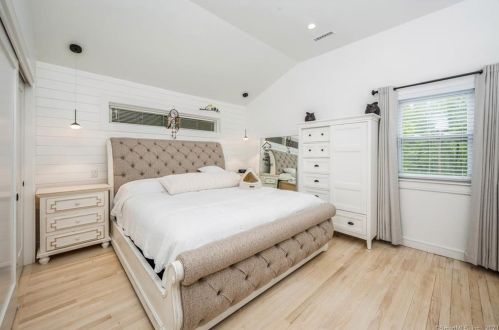 37 Walnut Hill Rd, Ridgefield CT  06877-2906 exterior