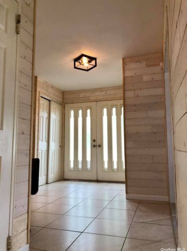 2 Leroy Ct, Commack NY  11725-1703 exterior