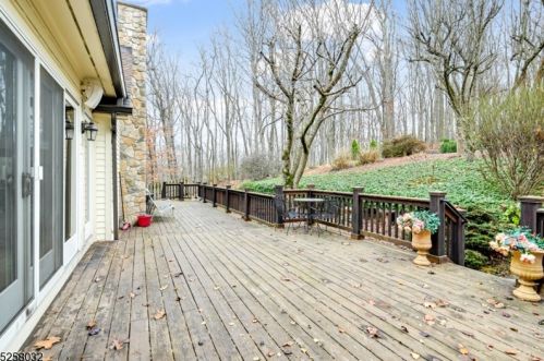 28 Chester Woods Dr, Chester NJ  07930-2828 exterior