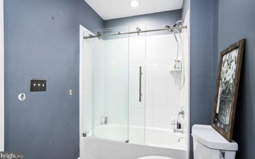 17 Fieldcrest Dr, Columbus NJ  08022-1959 exterior