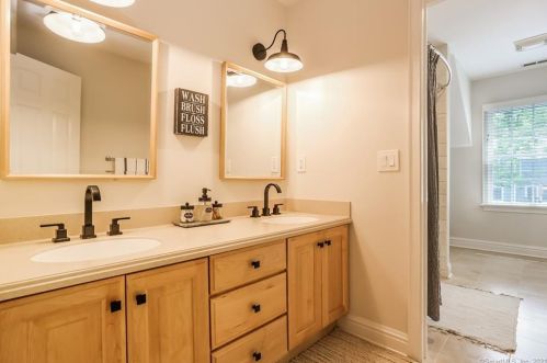 279 North St, Ridgefield CT  06877-2512 exterior