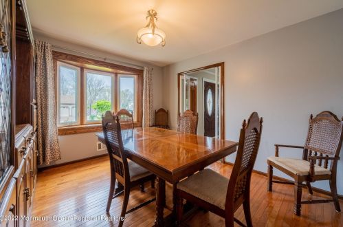 22 Plafsky Dr, Edison NJ 08817-2239 exterior