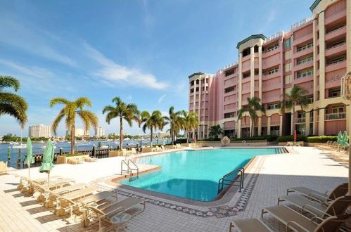 300 5th Ave, Boca Raton FL  33432-5056 exterior