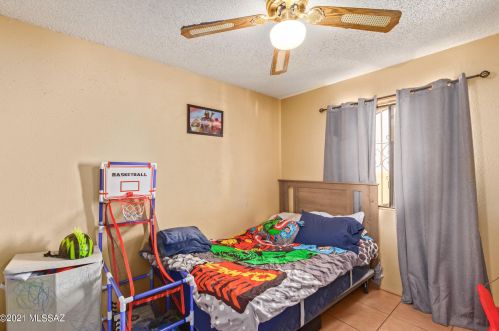 6120 Springbrook Dr, Tucson AZ exterior