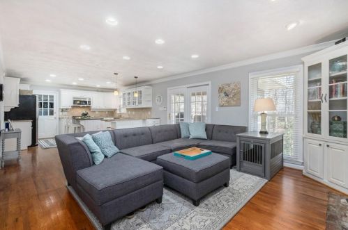 225 Abington Dr, Atlanta GA 30328-1203 exterior