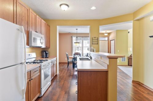 2198 Shamrock Pl, Chaska MN 55318-5405 exterior