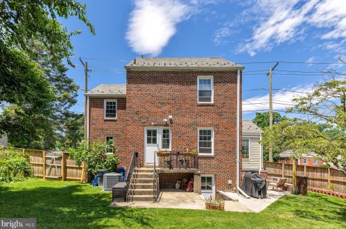 618 Wayne Ave, Silver Spring MD  20910-5556 exterior