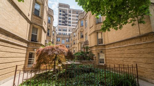 6813 Lakewood Ave, Chicago, IL 60626-3715