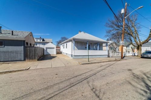 102 Ophelia St, Providence RI  02909-5736 exterior