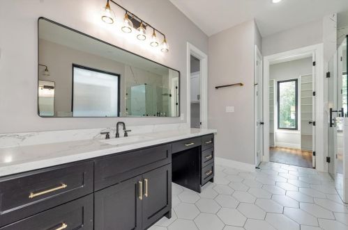 302 Edgewood Dr, Montgomery TX exterior