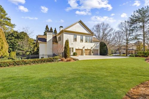 5625 Cross Gate Dr, Atlanta GA 30327-4815 exterior