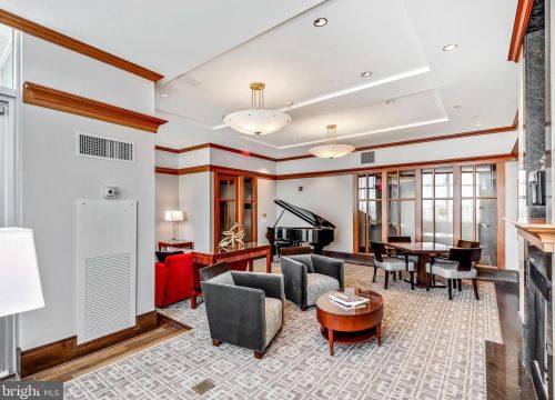 440 Broad St, Philadelphia PA  19146-4900 exterior