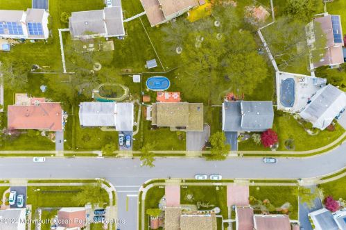 22 Plafsky Dr, Edison NJ 08817-2239 exterior